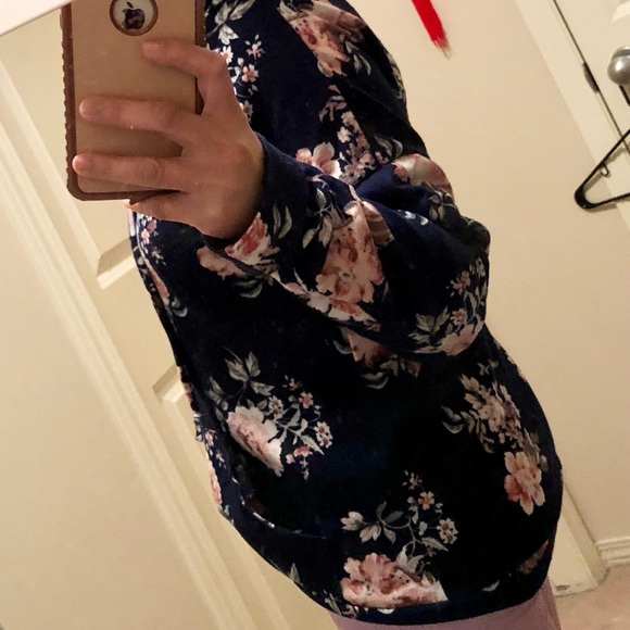 ❗️SOLD Kangaroo Pocket sweater - Picture 4 of 5